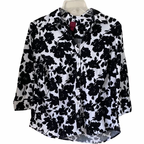 𝅺black & White Floral Button Down Top, Size PM - Picture 2 of 7